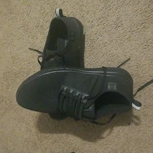Black 9.5 men's L52 Armour sneakers